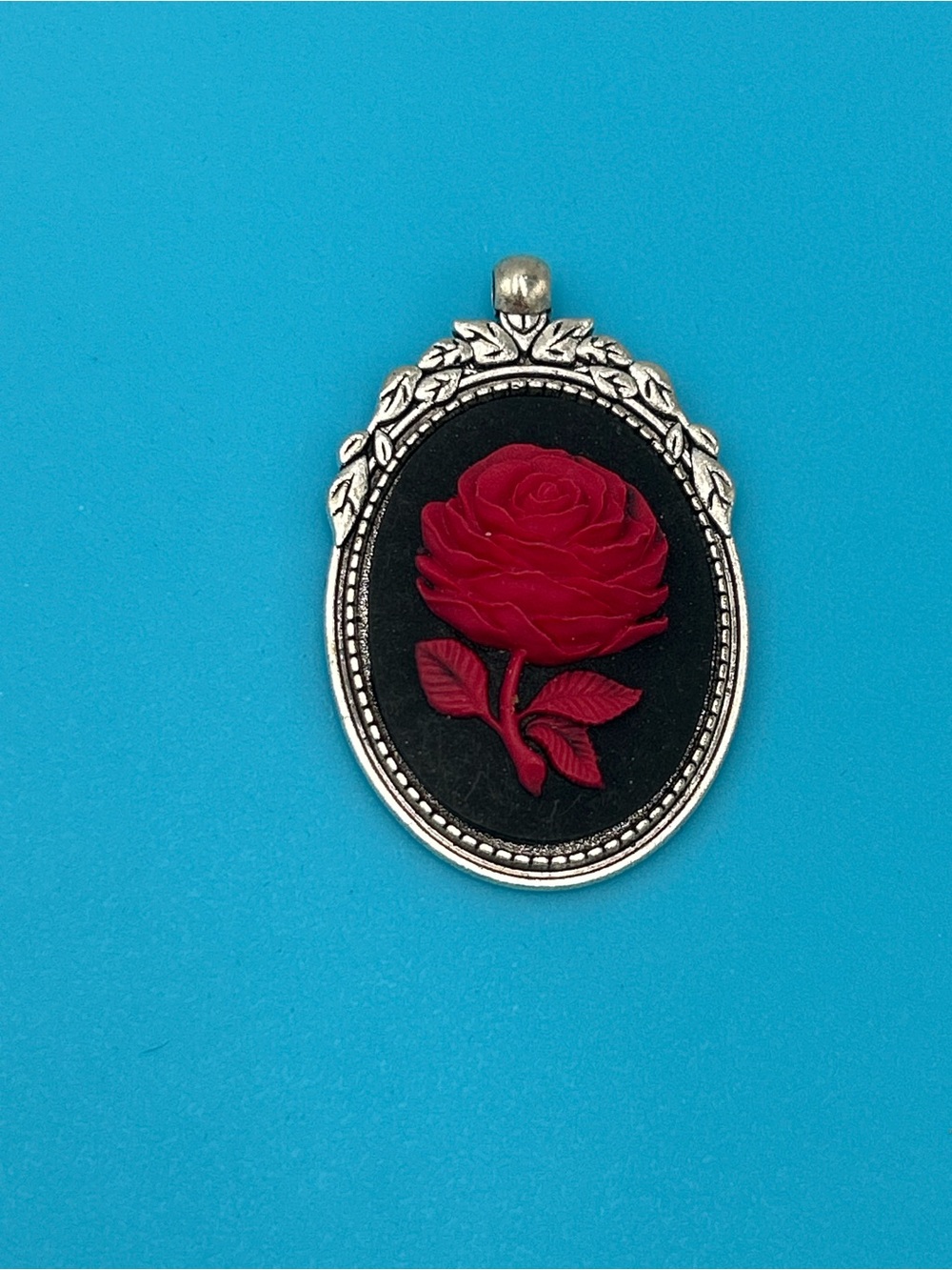 Beautiful Elegant Red Rose Cameo Pendant Necklace - Women Jewelry